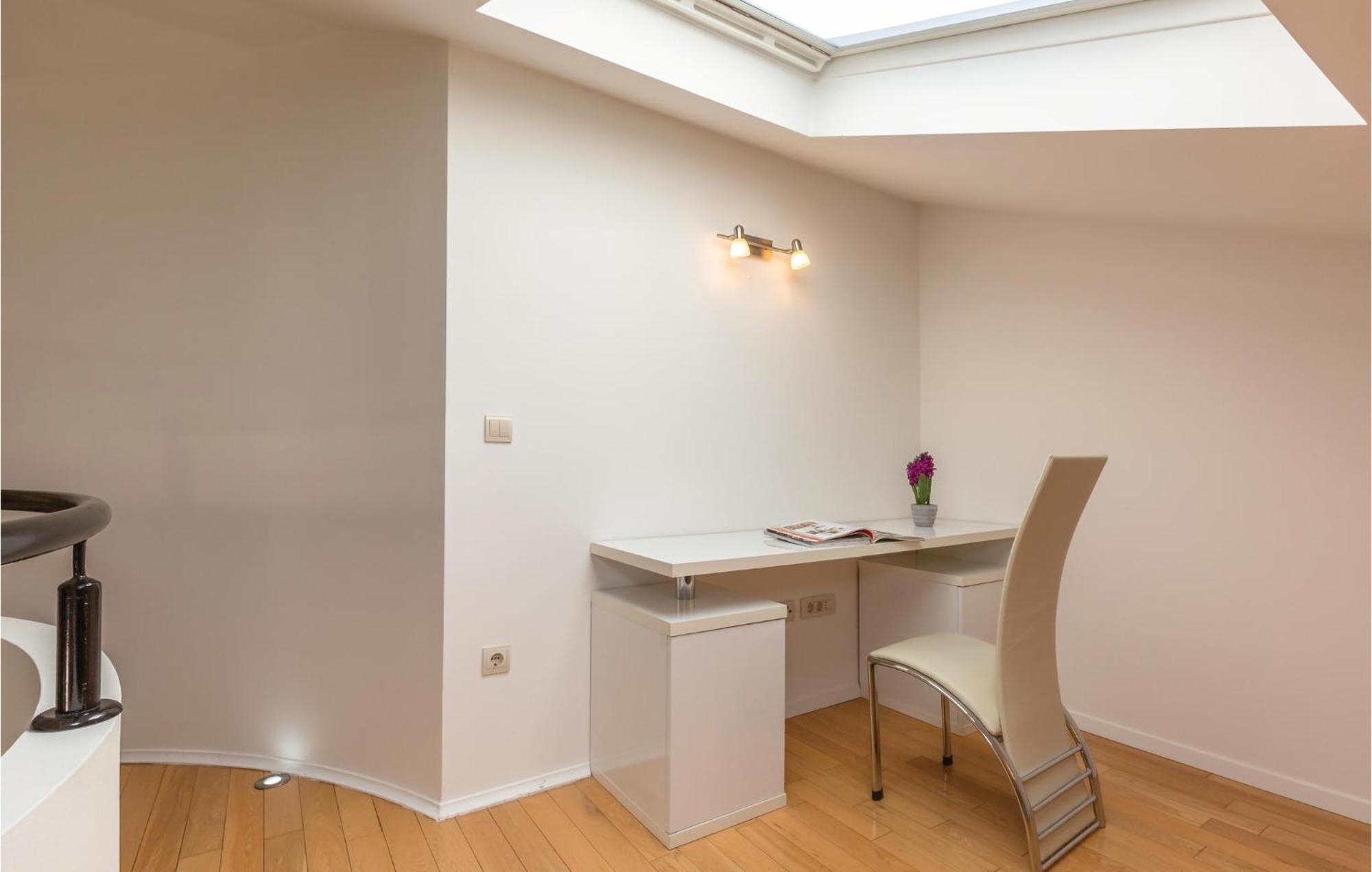 Lovely Apartment In Makarska With Kitchenette Εξωτερικό φωτογραφία