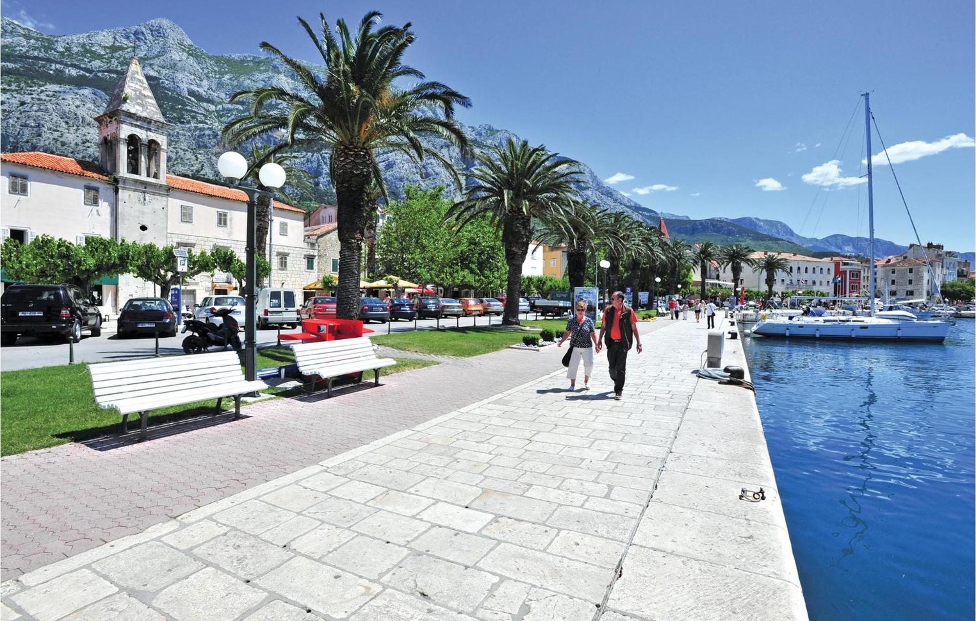 Lovely Apartment In Makarska With Kitchenette Εξωτερικό φωτογραφία