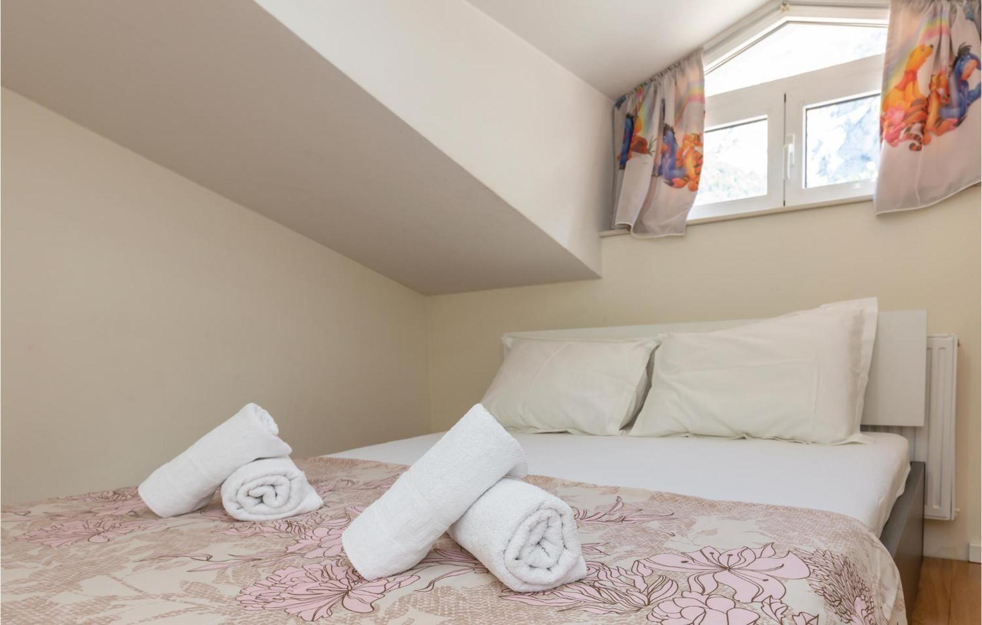 Lovely Apartment In Makarska With Kitchenette Εξωτερικό φωτογραφία