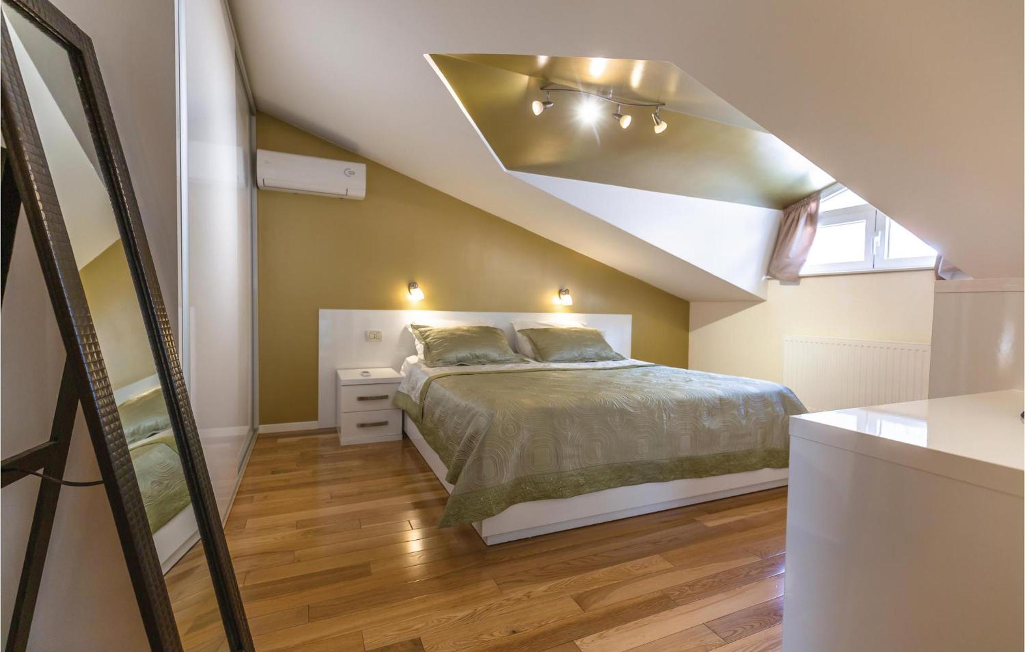 Lovely Apartment In Makarska With Kitchenette Εξωτερικό φωτογραφία