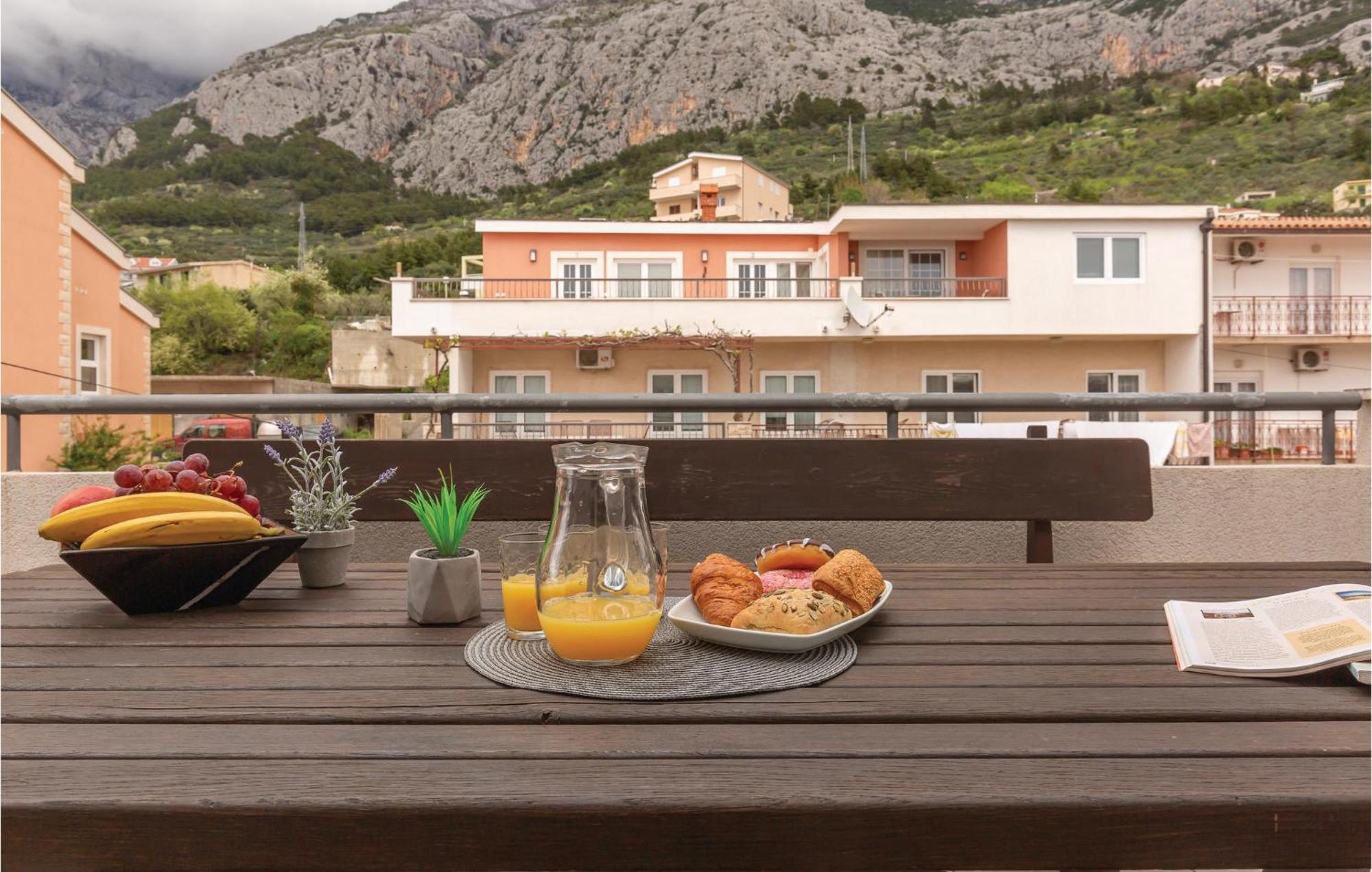 Lovely Apartment In Makarska With Kitchenette Εξωτερικό φωτογραφία