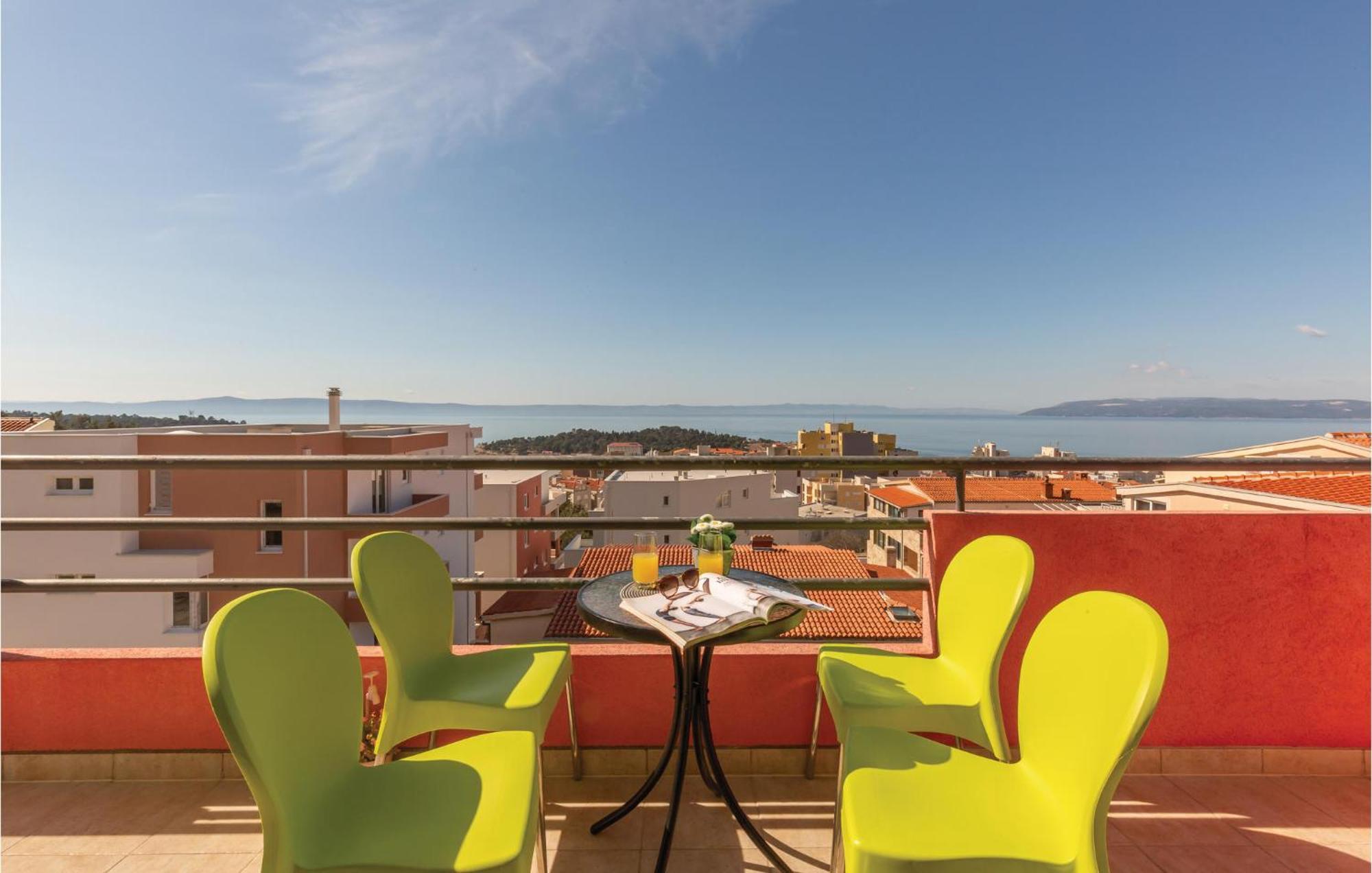 Lovely Apartment In Makarska With Kitchenette Εξωτερικό φωτογραφία